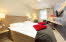 Urheberrecht: Tord-Erik Andresen Scandic Grand Tromso, Tromso, standard room, queen bed, room 308